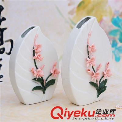 风格分类 田园创意扁花瓶 韩国家居装饰品 君子兰贴花工艺品陶瓷摆件-义乌市窝窝家工艺品提供风格分类 田园创意扁花瓶 韩国家居装饰品 君子兰贴花工艺品陶瓷摆件的相关介绍、产品、服务、图片、价格义乌市窝窝家工艺品、陶瓷工艺品;树脂工艺品;家居日用品;玻璃制品;仿真花批发;工艺品
